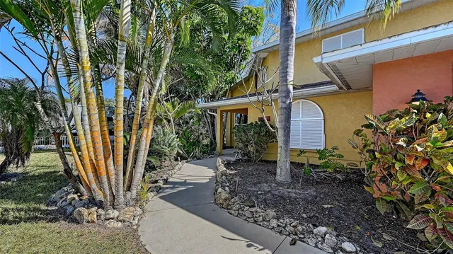 $800,000 | 2429 Whippoorwill Circle, Sarasota, FL 34231