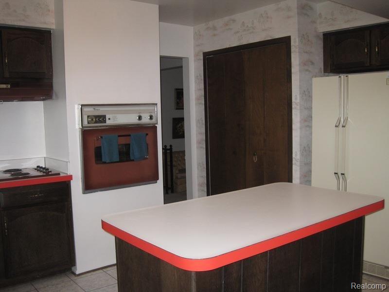 33632 Old Timber Road Farmington, MI 48331 - Photo 3 of 26 009.jpg