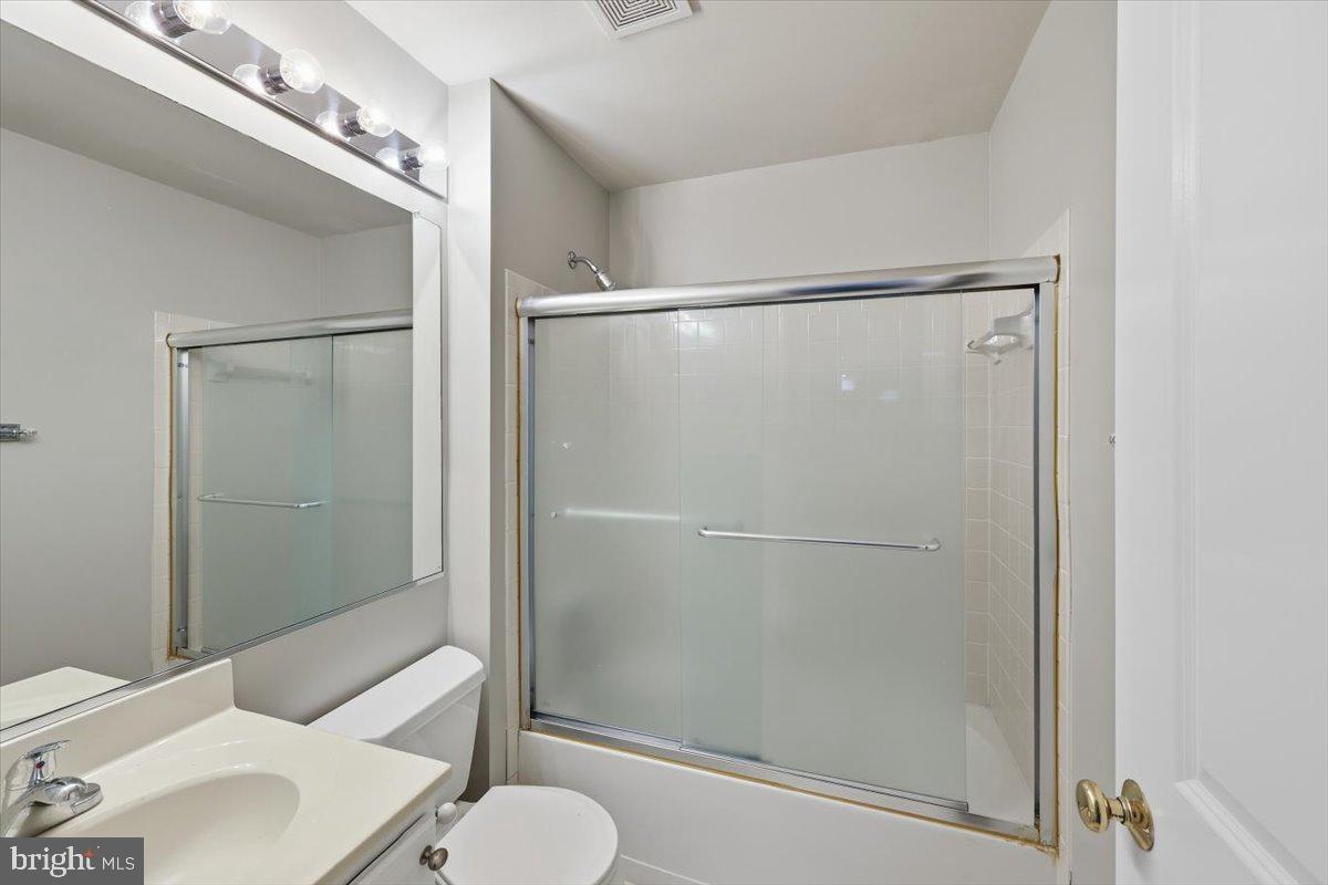 23706 Grapevine Ridge Terrace Clarksburg, MD 20871 - Photo 33 of 39 a bathroom with a shower sink vanity and toilet