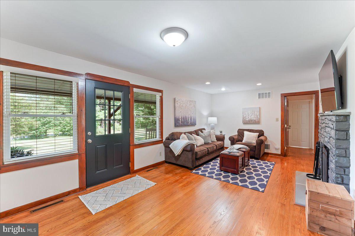 615 Unionville Road Kennett Square, PA 19348 - Photo 5 of 39 Living Room Entrance