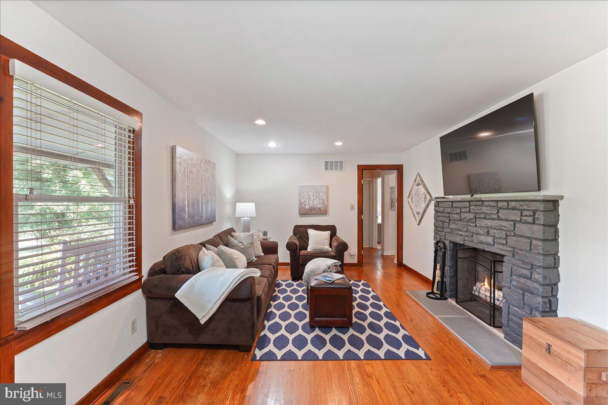 615 Unionville Road Kennett Square, PA 19348 - Photo 6 of 39 Living Room