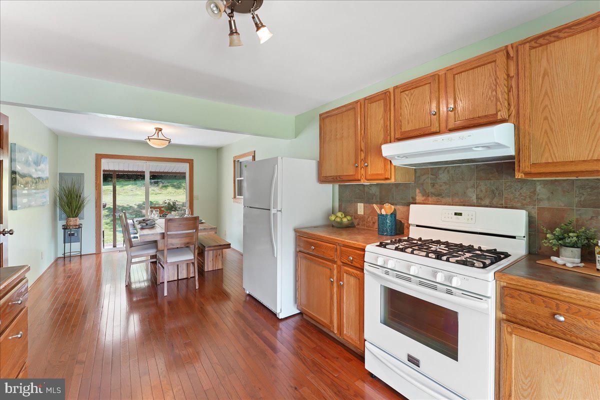 615 Unionville Road Kennett Square, PA 19348 - Photo 9 of 39 Kitchen/Dining Rm view