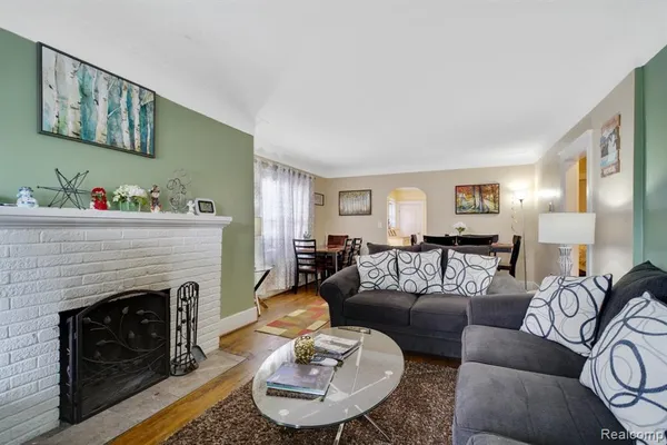 $389,999 | 832 Pinecrest Drive, Ferndale, MI 48220