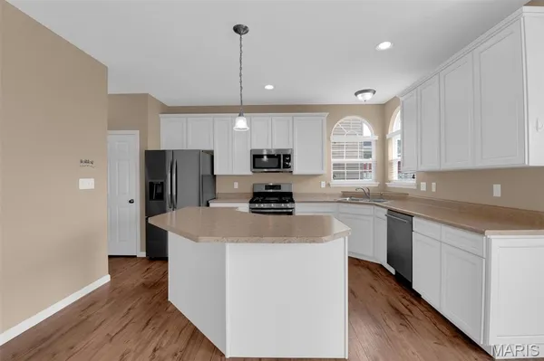 $495,000 | 340 Cambridgeshire Court, St. Peters, MO 63376