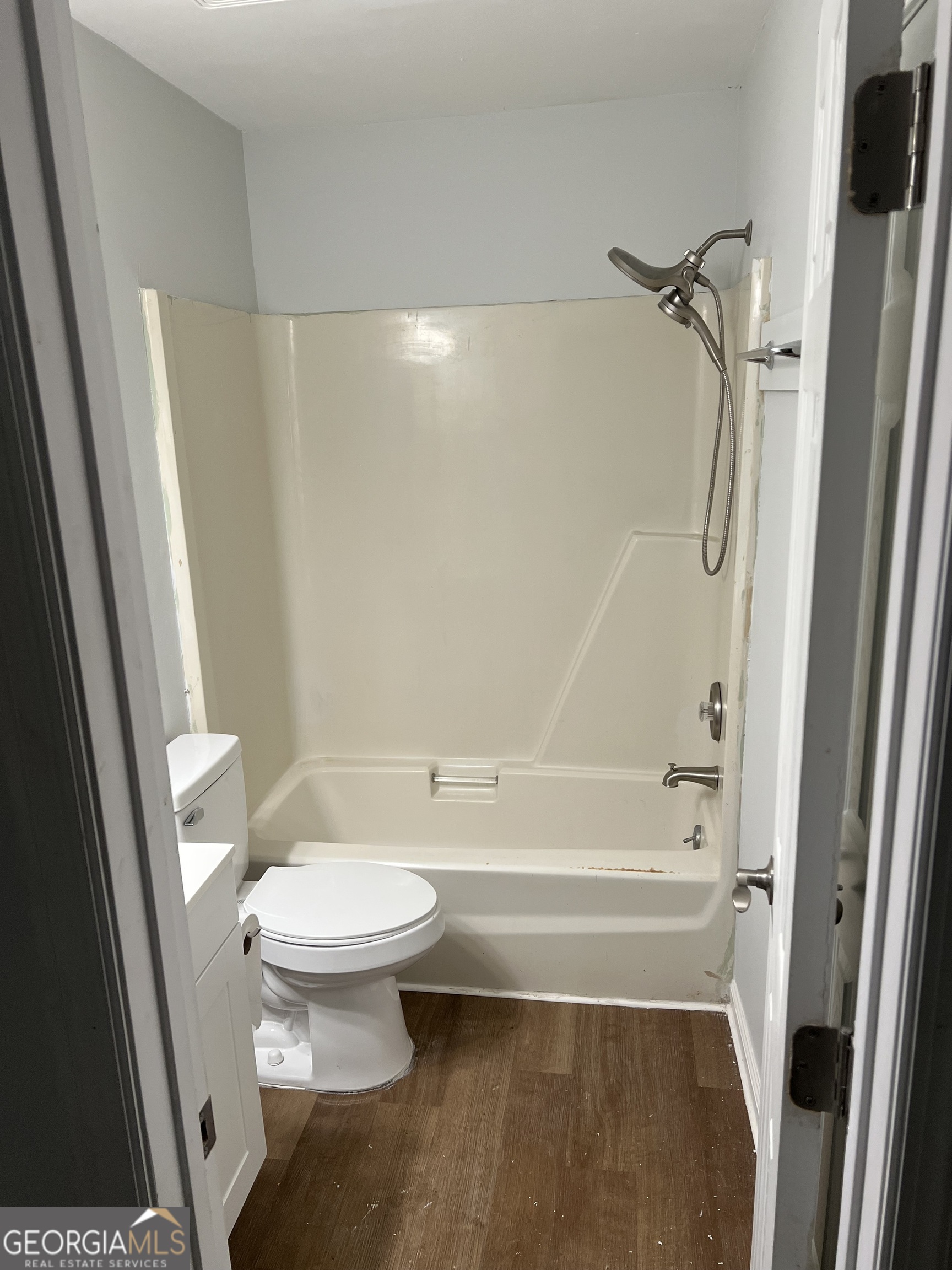 2721 Wolfe Street Brunswick, GA 31520 - Photo 2 of 14