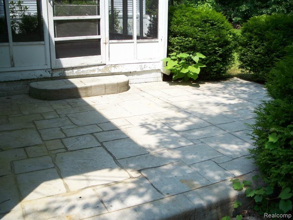 426 Hillview Street Rochester, MI 48306 - Photo 19 of 22 STAMPED CONCRETE PATIO