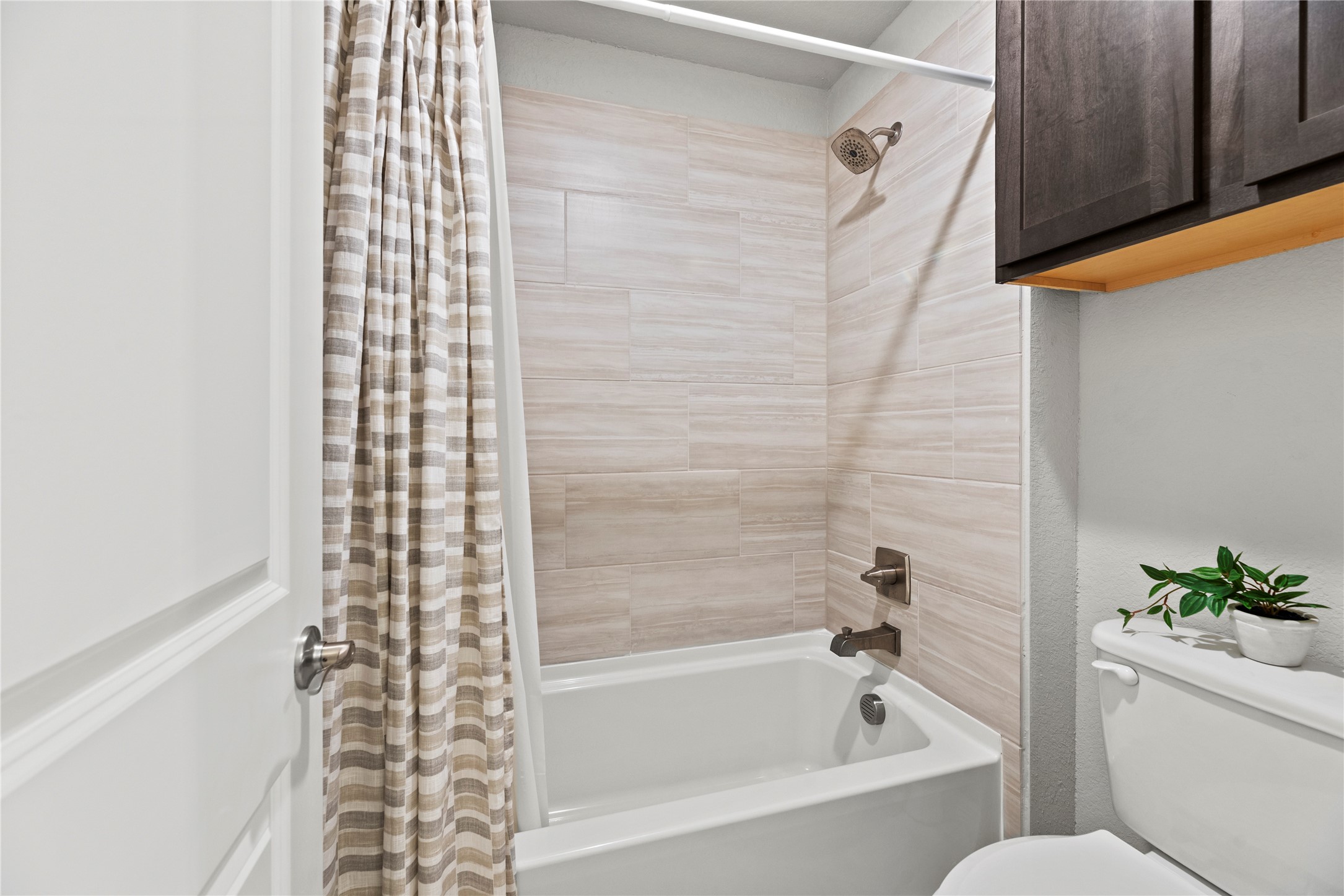 8001 Scanlan Trail Missouri City, TX 77459 - Photo 27 of 41 a bathroom with a bathtub and shower