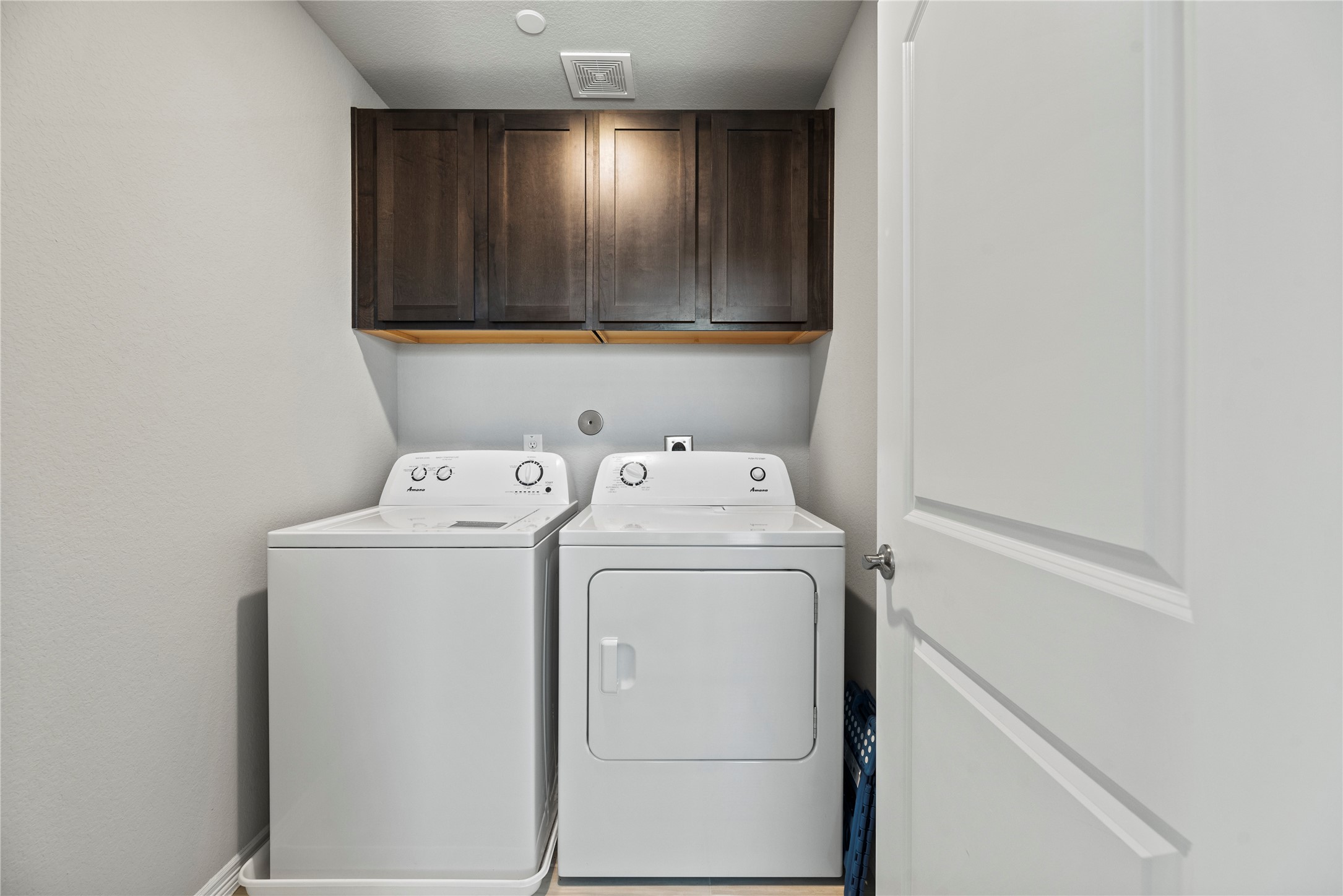 8001 Scanlan Trail Missouri City, TX 77459 - Photo 30 of 41 a utility room with dryer and washer