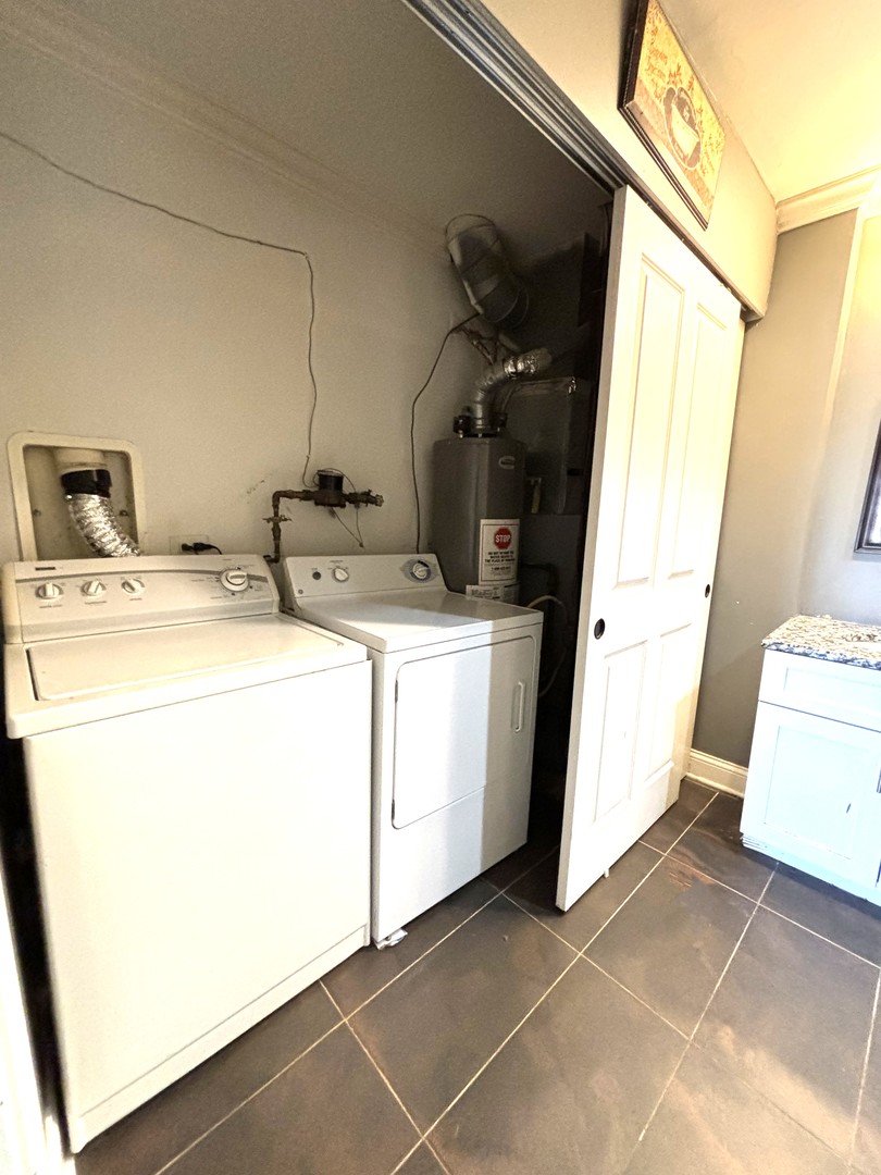 115 Saugatuck Road Montgomery, IL 60538 - Photo 15 of 17 a utility room with dryer and washer