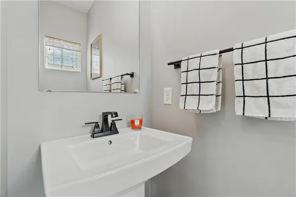 $675,000 | 1043 Wedgewood Drive, Jeannette, PA 15644