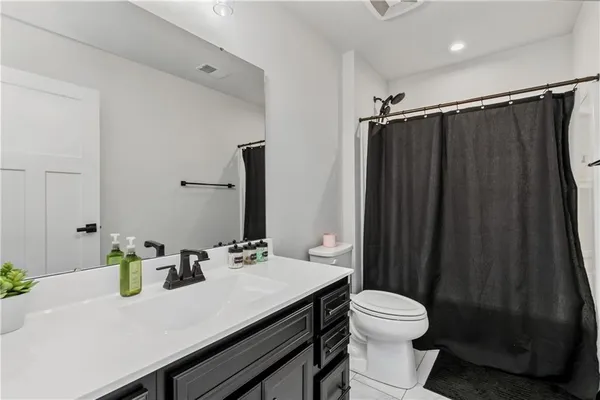 $675,000 | 1043 Wedgewood Drive, Jeannette, PA 15644