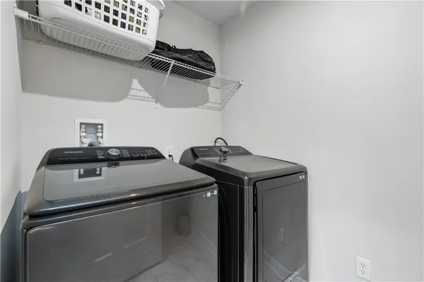 $675,000 | 1043 Wedgewood Drive, Jeannette, PA 15644