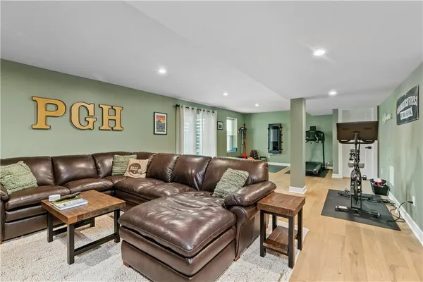 $675,000 | 1043 Wedgewood Drive, Jeannette, PA 15644