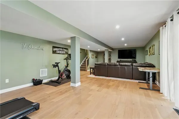 $675,000 | 1043 Wedgewood Drive, Jeannette, PA 15644