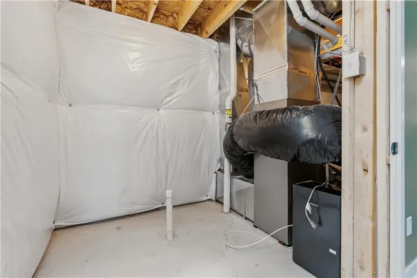 $675,000 | 1043 Wedgewood Drive, Jeannette, PA 15644