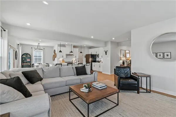 $675,000 | 1043 Wedgewood Drive, Jeannette, PA 15644