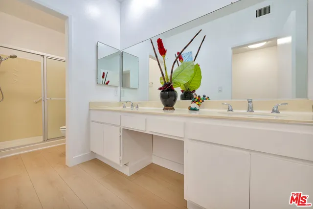 $4,350 | 1727 South Bentley Avenue, Unit 205, Los Angeles, CA 90025