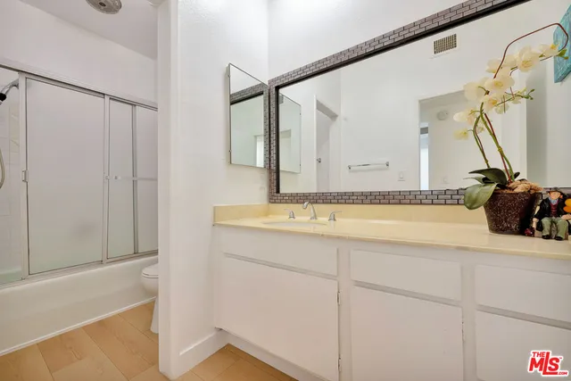 $4,350 | 1727 South Bentley Avenue, Unit 205, Los Angeles, CA 90025