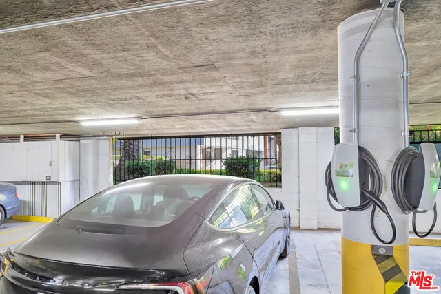 $4,350 | 1727 South Bentley Avenue, Unit 205, Los Angeles, CA 90025