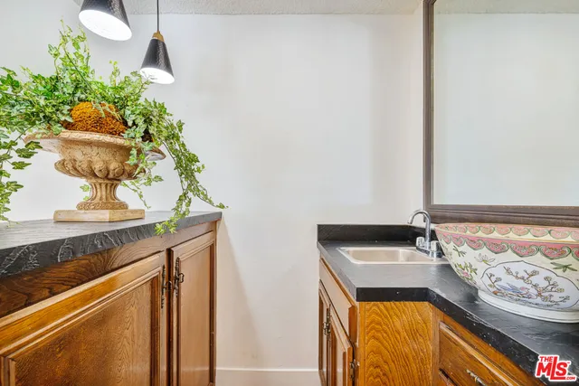 $4,350 | 1727 South Bentley Avenue, Unit 205, Los Angeles, CA 90025