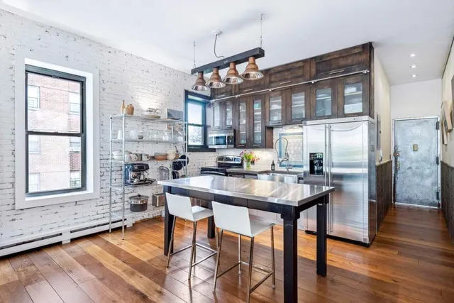 $1,175,000 | 203 West 102nd Street, Unit 5R | Upper West Side