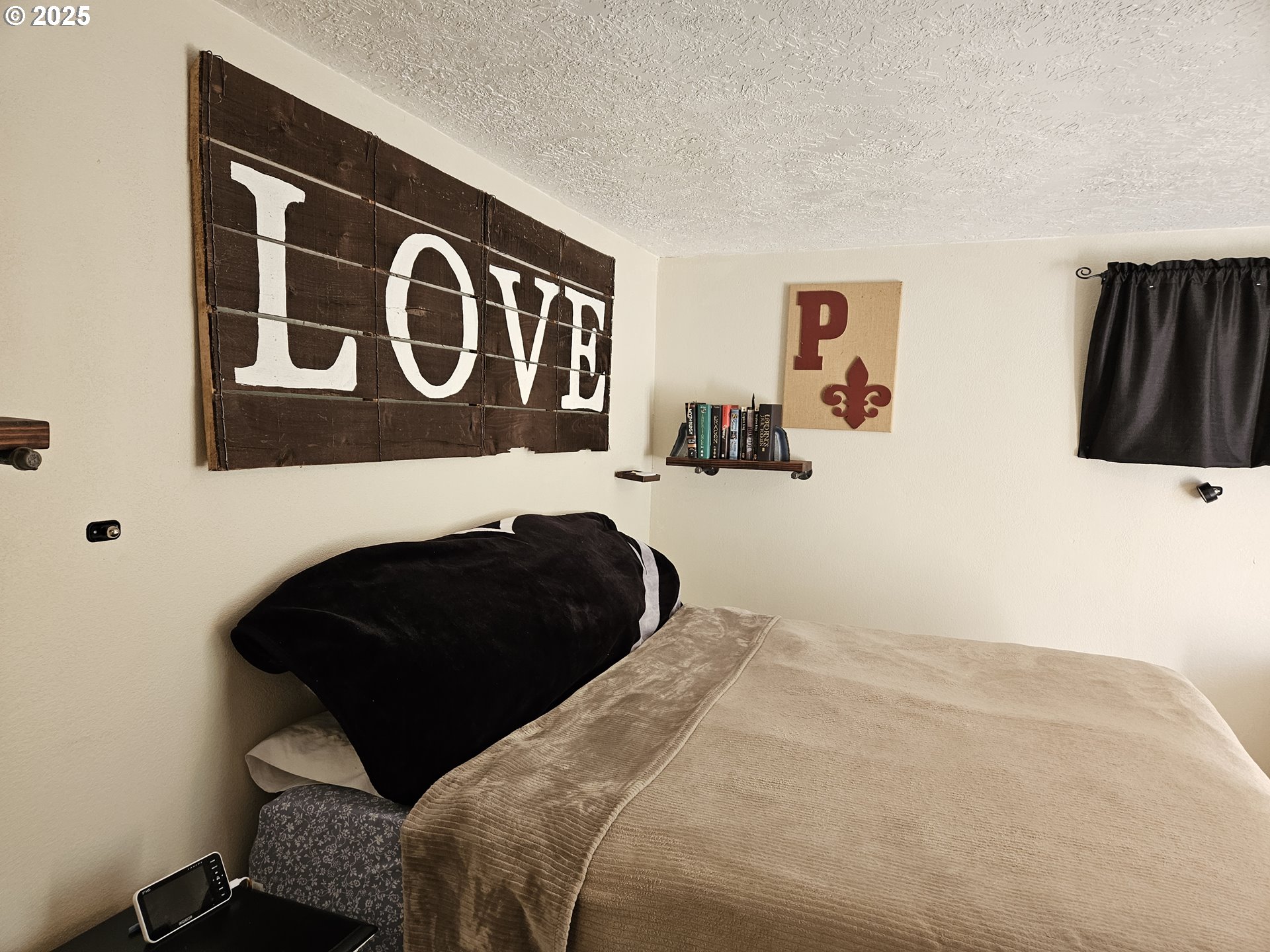1040 Southeast 6th Avenue Albany, OR 97321 - Photo 17 of 48 a bedroom with a bed and a couch