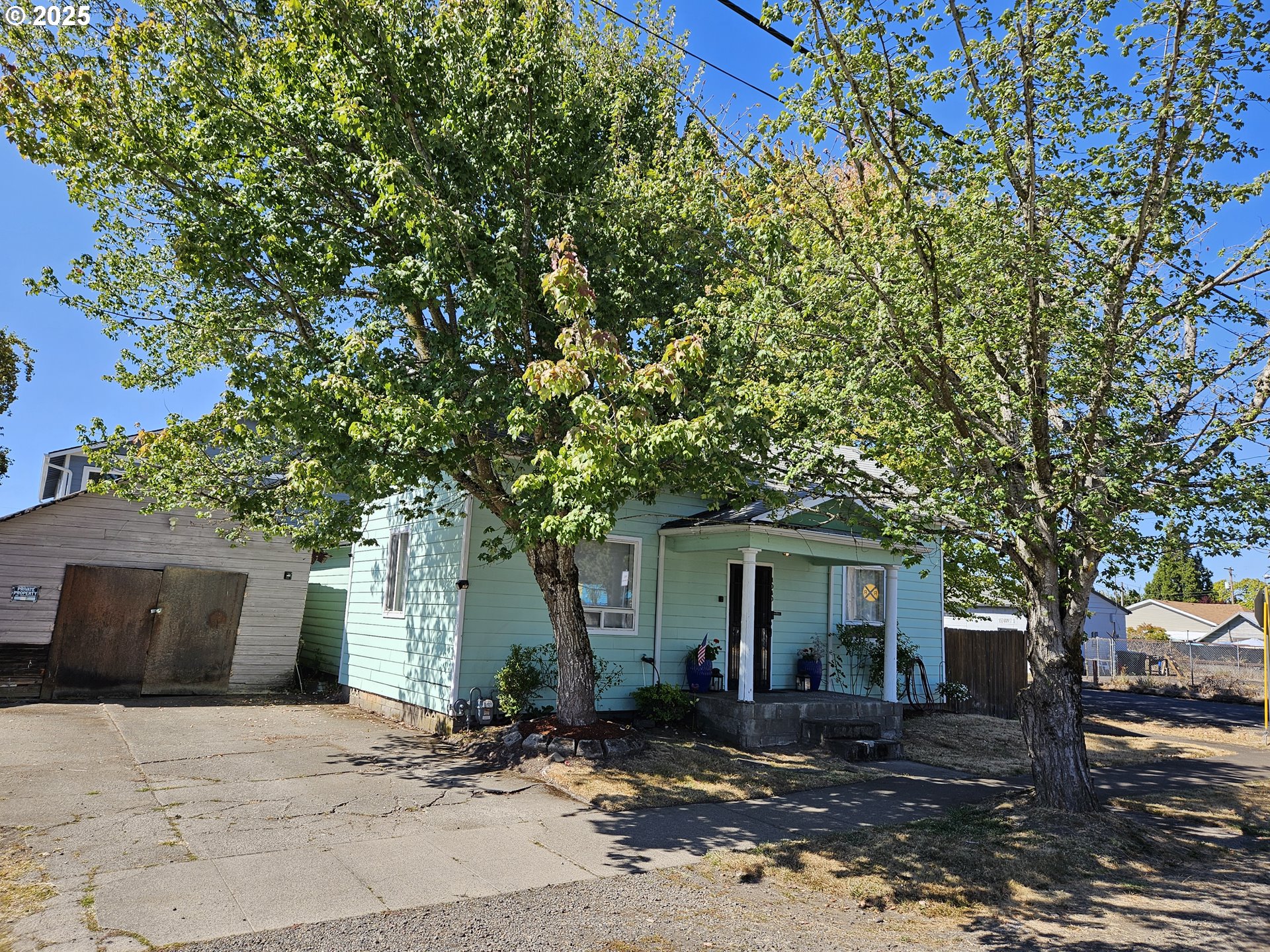 1040 Southeast 6th Avenue Albany, OR 97321 - Photo 2 of 48 a front view of a house with a tree