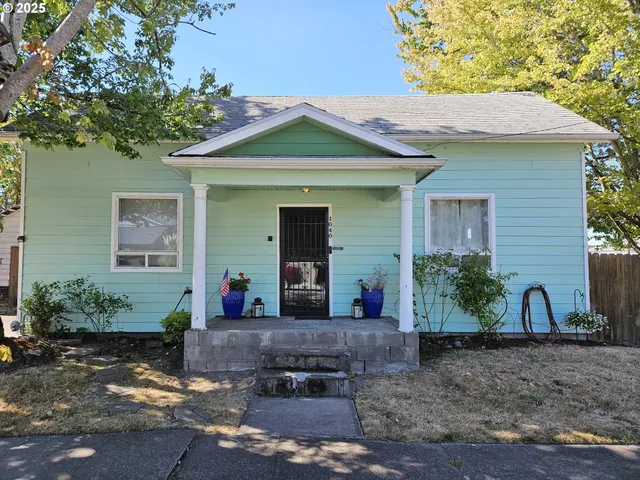 a view of a backyard of the house