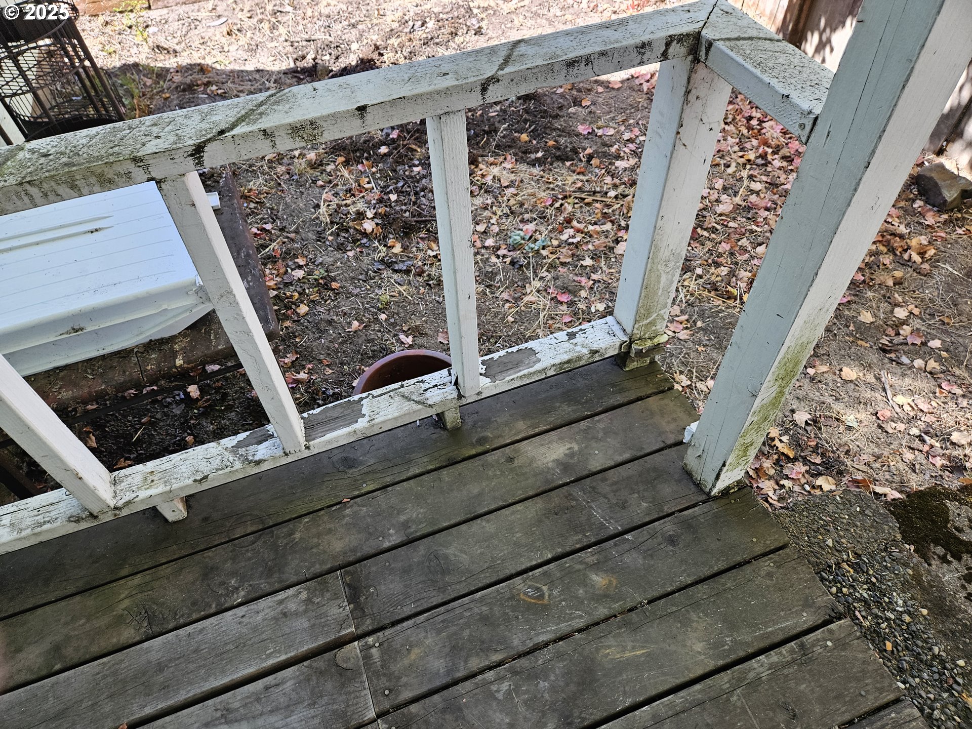 1040 Southeast 6th Avenue Albany, OR 97321 - Photo 38 of 48 a view of a backyard of the house