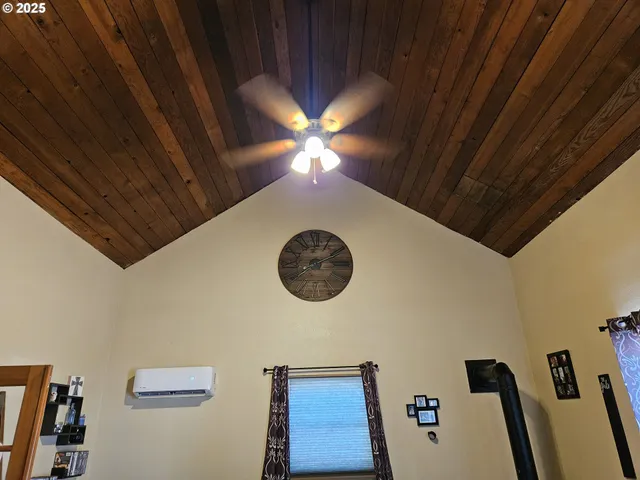 a view of entryway with workspace