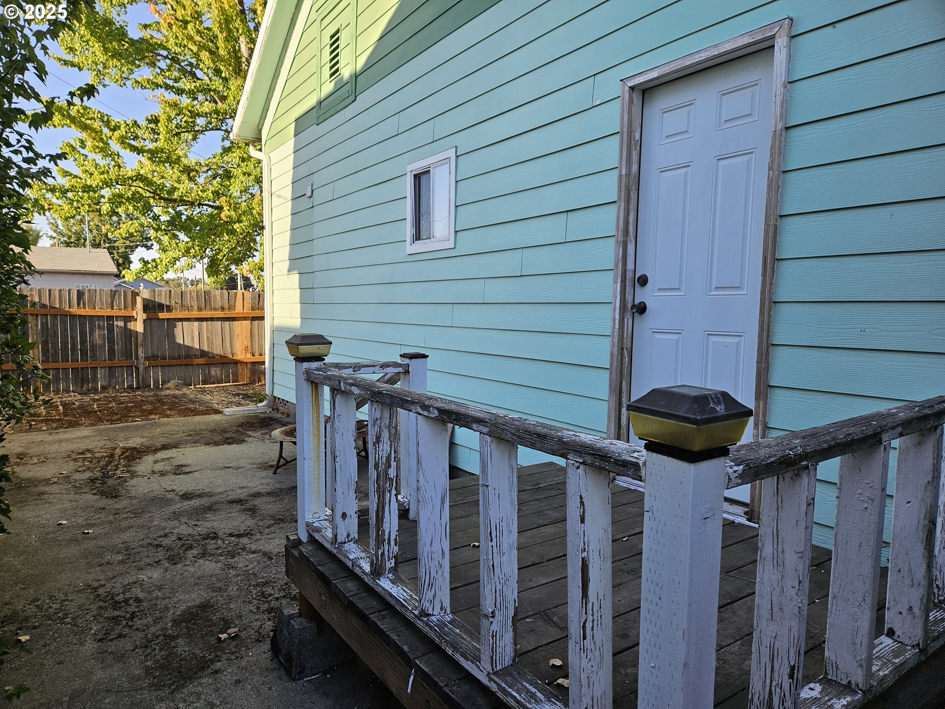 1040 Southeast 6th Avenue Albany, OR 97321 - Photo 43 of 48 a view of a house with backyard and wooden fence