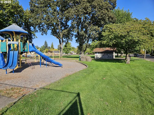 $365,000 | 1040 Southeast 6th Avenue, Albany, OR 97321