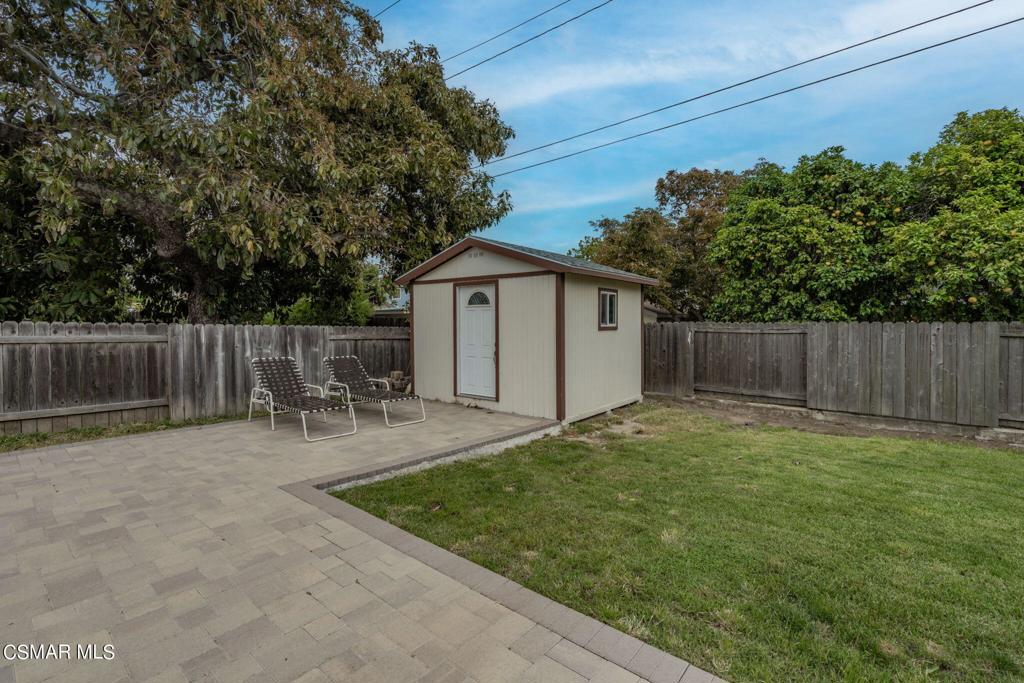 75 Neish Street Camarillo, CA 93010 - Photo 38 of 42 a backyard of a house with table and chairs