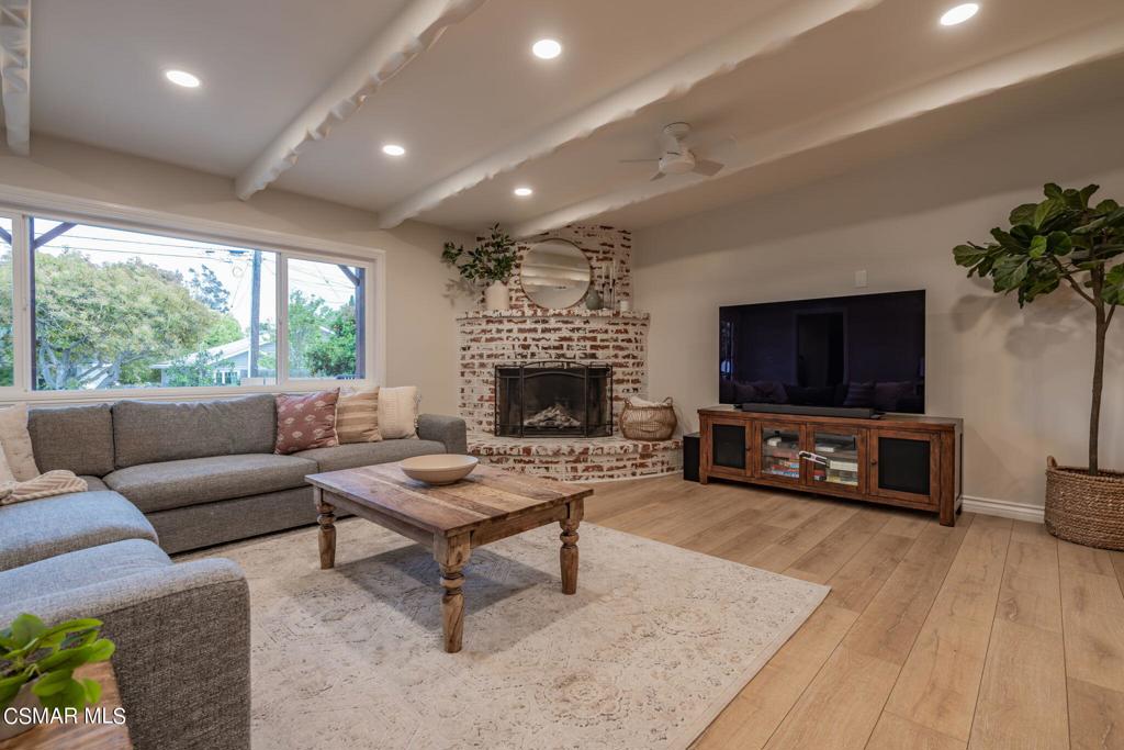 75 Neish Street Camarillo, CA 93010 - Photo 6 of 42 a living room with furniture and a flat screen tv