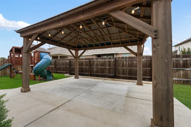 a view of a house with backyard and porch