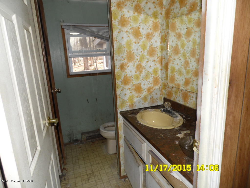 2 Chip Munk Court Lake Ariel, PA 18436 - Photo 8 of 11 SAM_3646