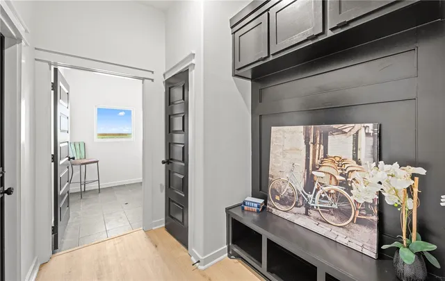 a view of a livingroom with furniture