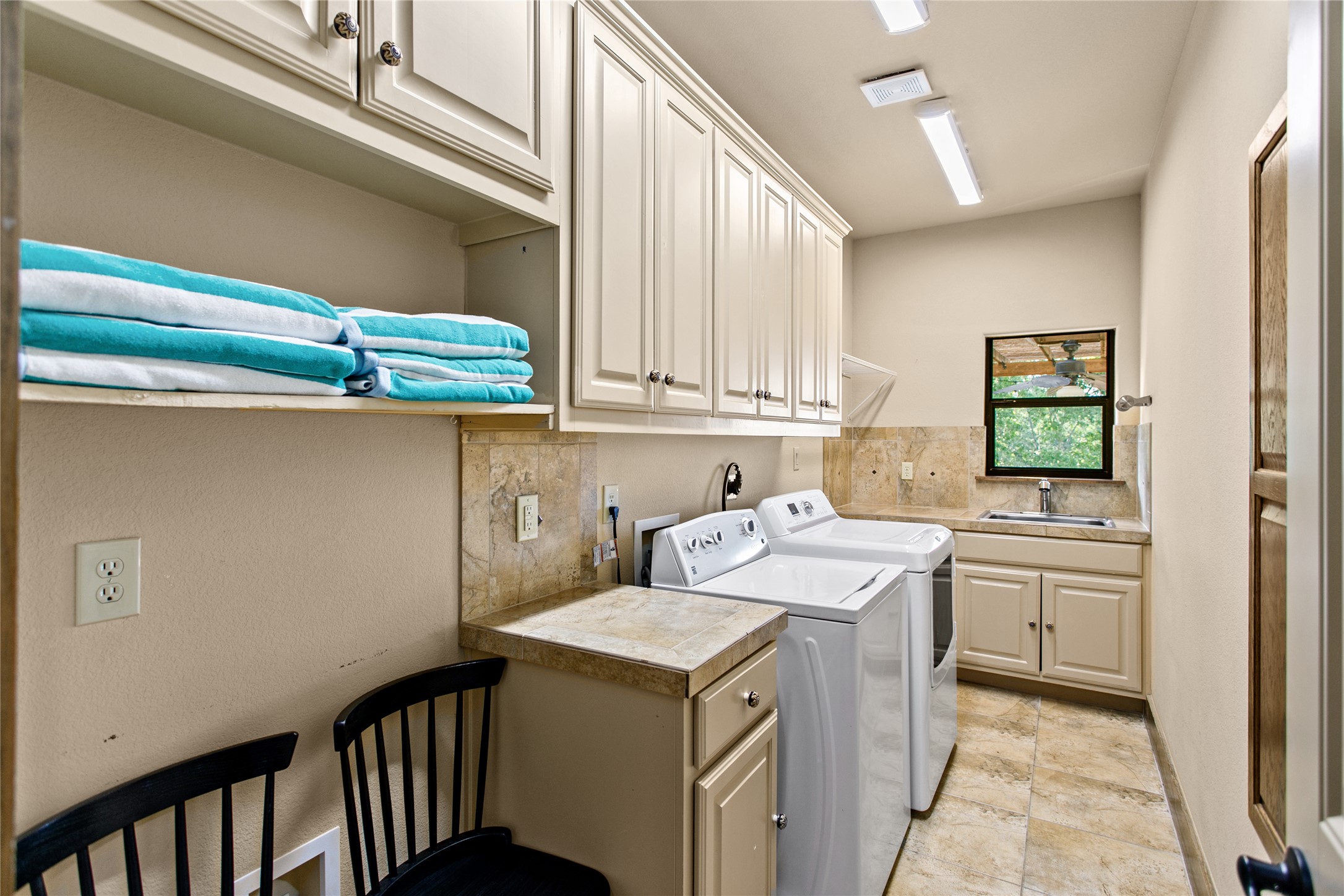 21010 North Ridge Street Lago Vista, TX 78645 - Photo 19 of 32 Large laundry room on main level