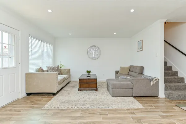 $1,800 | 5791 Maple Hill Drive, Houston, TX 77088