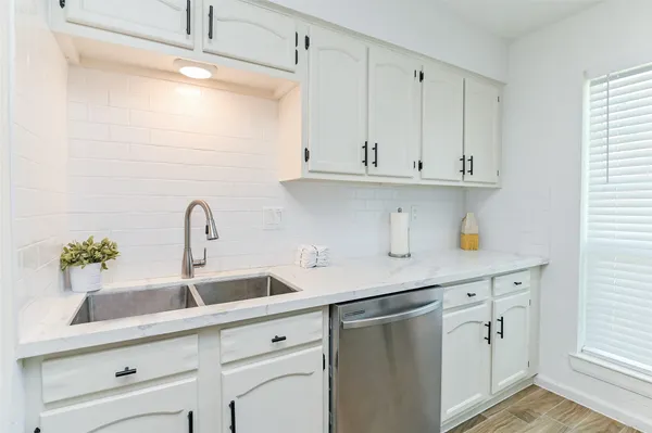 $1,800 | 5791 Maple Hill Drive, Houston, TX 77088
