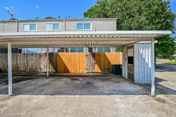 $1,800 | 5791 Maple Hill Drive, Houston, TX 77088