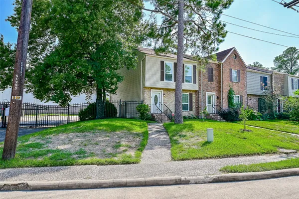 $1,800 | 5791 Maple Hill Drive, Houston, TX 77088