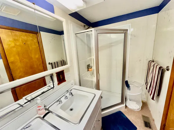 $575,000 | 2922 South Country Club Drive South, Rochester, IN 46975