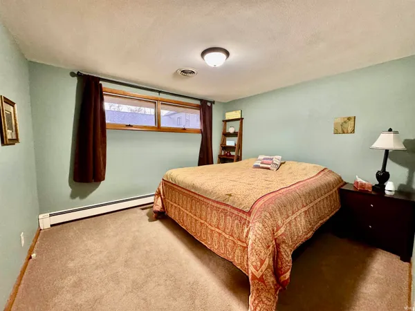 $575,000 | 2922 South Country Club Drive South, Rochester, IN 46975