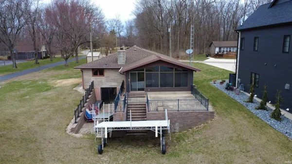 $575,000 | 2922 South Country Club Drive South, Rochester, IN 46975