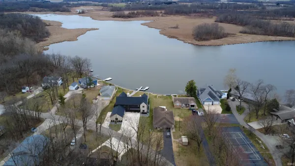 $575,000 | 2922 South Country Club Drive South, Rochester, IN 46975