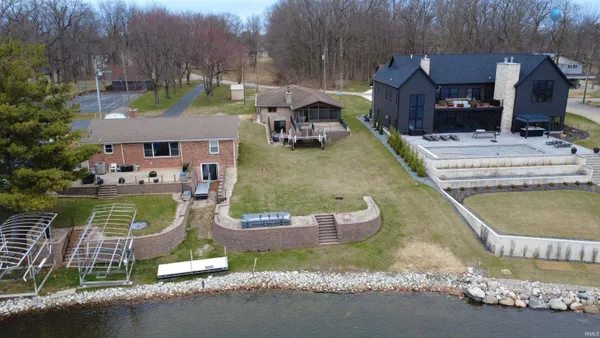 $575,000 | 2922 South Country Club Drive South, Rochester, IN 46975