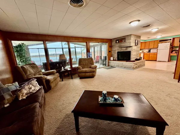 $575,000 | 2922 South Country Club Drive South, Rochester, IN 46975