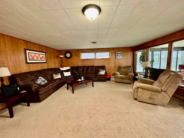 $575,000 | 2922 South Country Club Drive South, Rochester, IN 46975