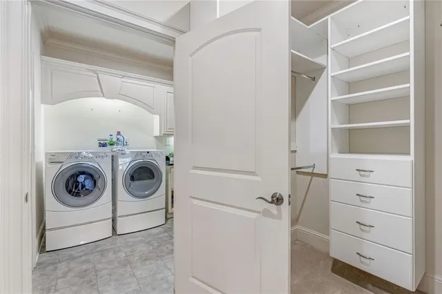 a view of entryway with washer and dryer